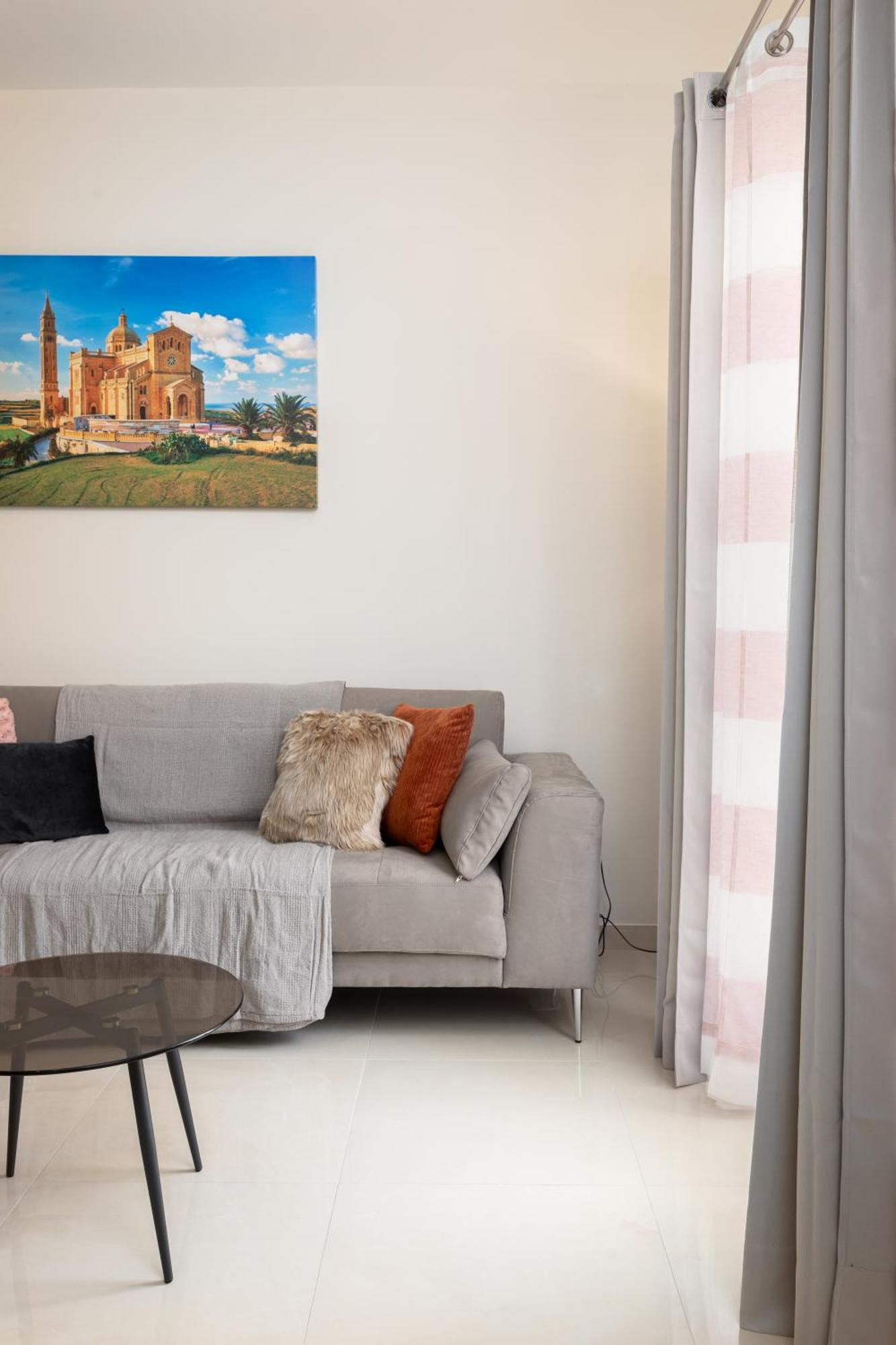 Edka Suites - Modern Sunlit 2Bd Apartments With Balconies - Close To Sliema Promenade, St Julian'S & St Georges Bay Gzira Bagian luar foto
