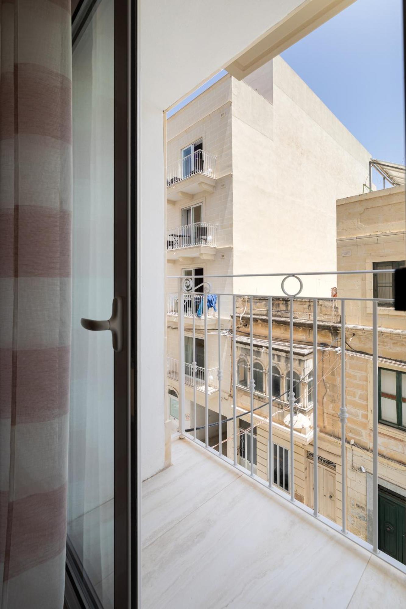 Edka Suites - Modern Sunlit 2Bd Apartments With Balconies - Close To Sliema Promenade, St Julian'S & St Georges Bay Gzira Bagian luar foto